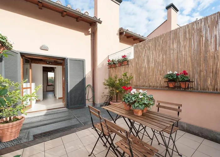 Charming Patio House In San Lorenzo Roma