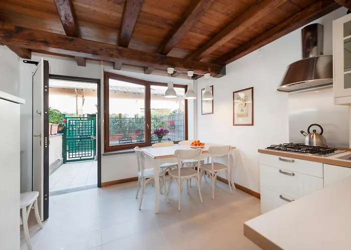 Charming Patio House In San Lorenzo * Roma