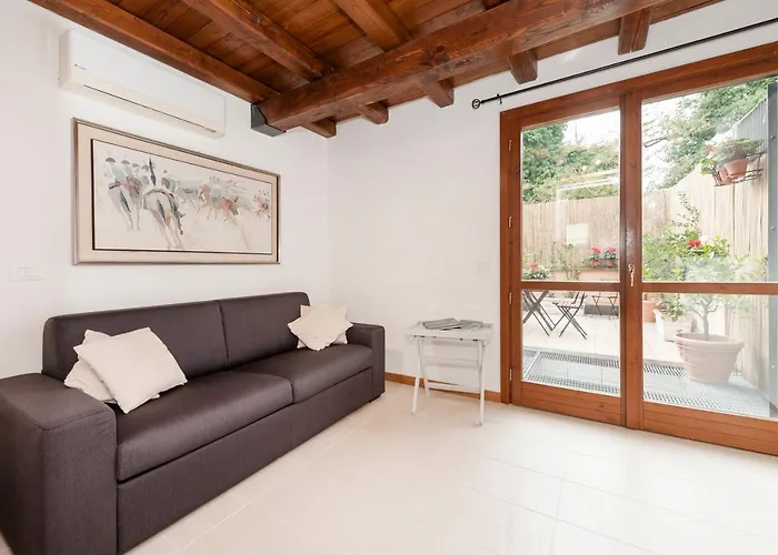 Charming Patio House In San Lorenzo