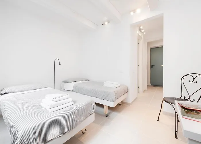Charming Patio House In San Lorenzo *