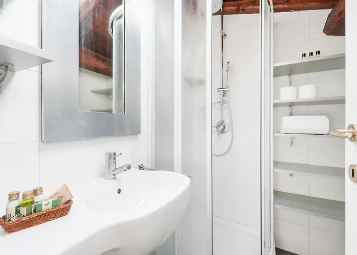 Charming Patio House In San Lorenzo Apartamento Roma